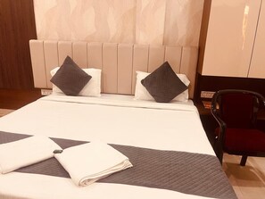 Comfort Double Room | Desk, laptop workspace - Maa Prabha Courtyard (Varanasi)