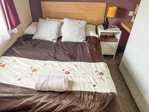 Free WiFi - 2 bedroom accommodation in St Osyth (St Osyth)
