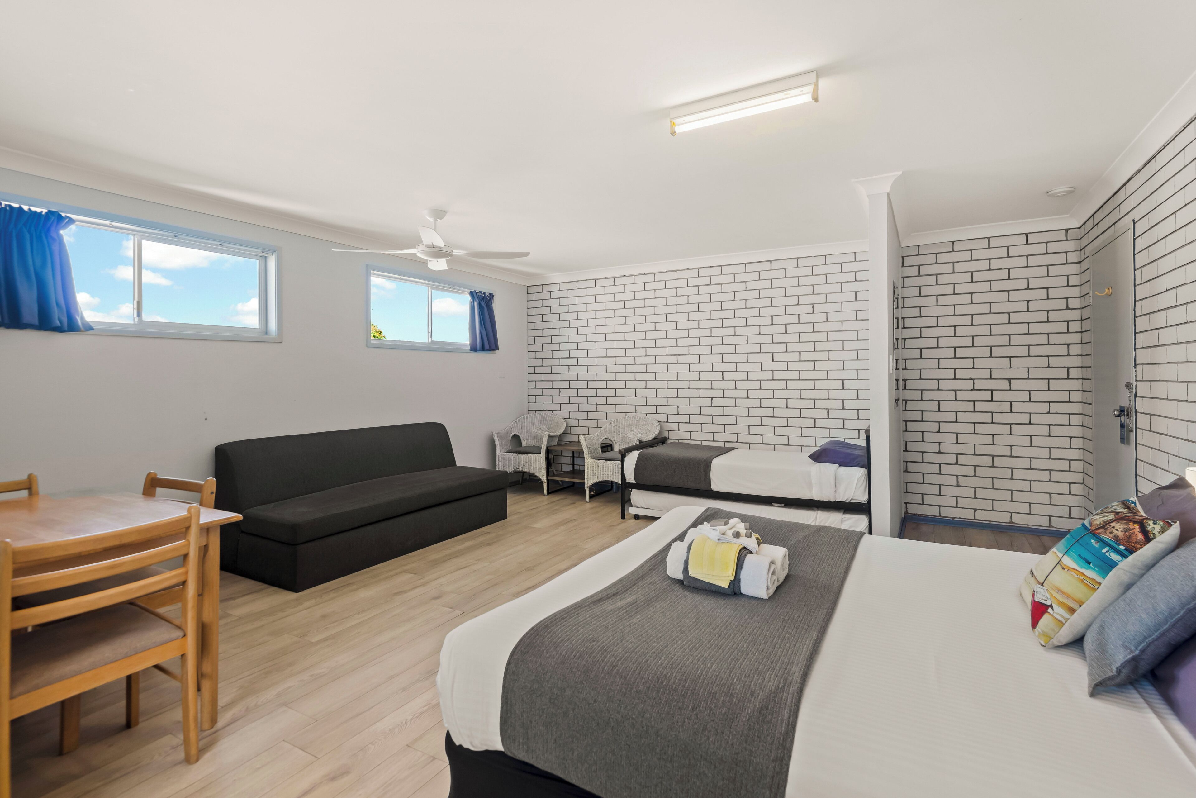 Habitación cuádruple familiar | Wifi gratis y ropa de cama 