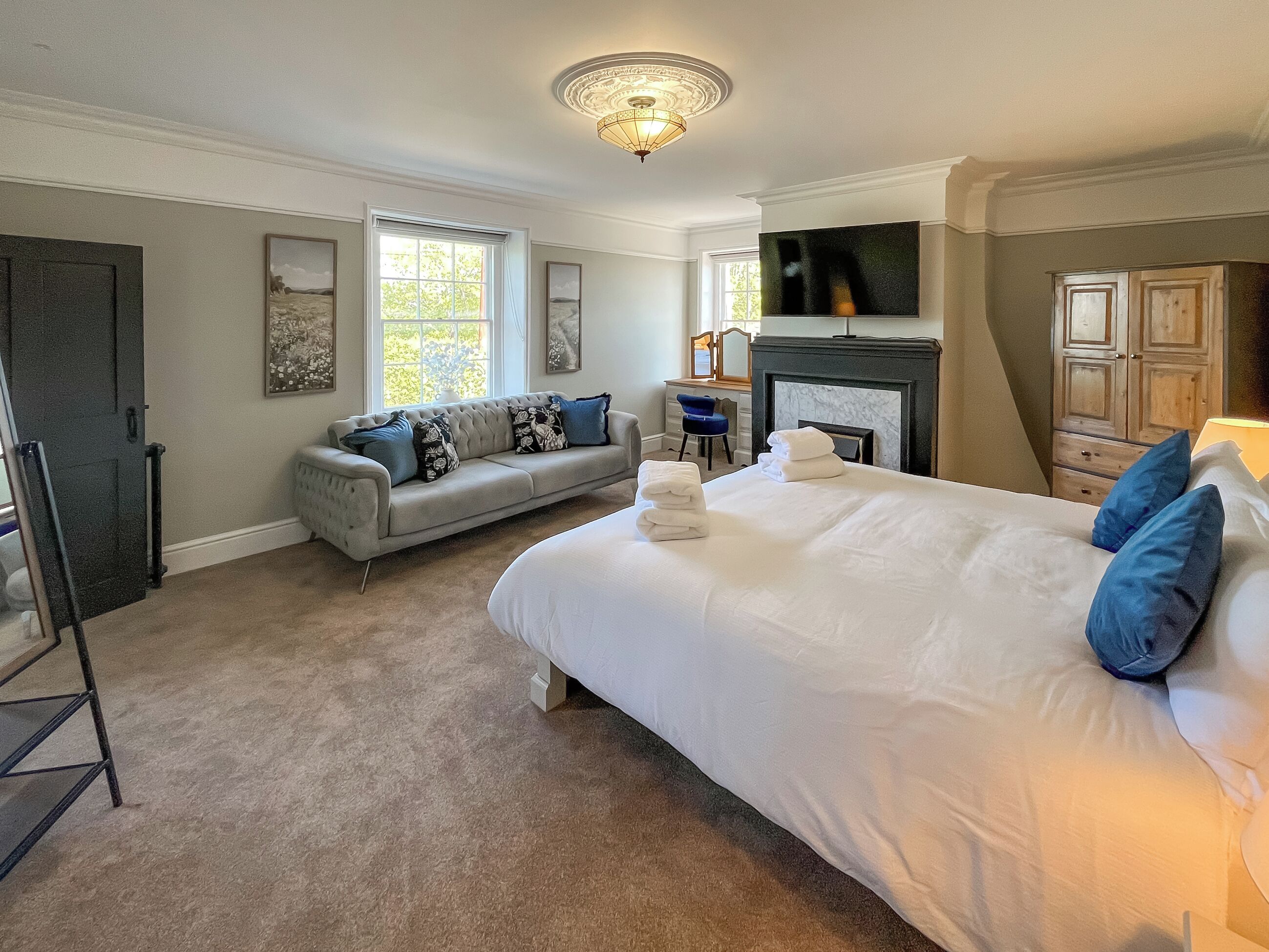 8 bedrooms, WiFi (free), bed sheets