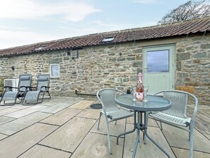 Outdoor dining - 1 bedroom accommodation in Pickering (Pickering)