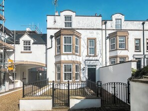 Exterior - This beautiful spacious property is ideal for families and friends. (Whitby)