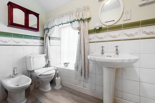 Bathroom | Priory Cottage, Rosedale Abbey