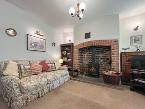 TV, fireplace - 2 bedroom accommodation in Rosedale Abbey (Rosedale Abbey)