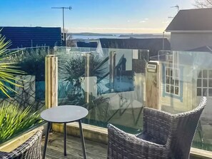 Property grounds - 3 bedroom accommodation in Tenby (Tenby)