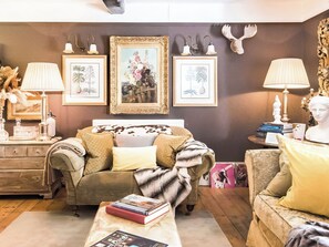 TV, fireplace - 6 bedroom accommodation in Sandwich (Sandwich)