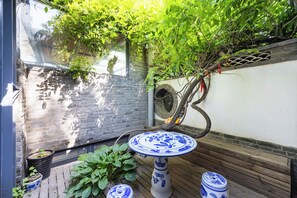 Quarto quádruplo família, vista para o pátio | Terraço/pátio