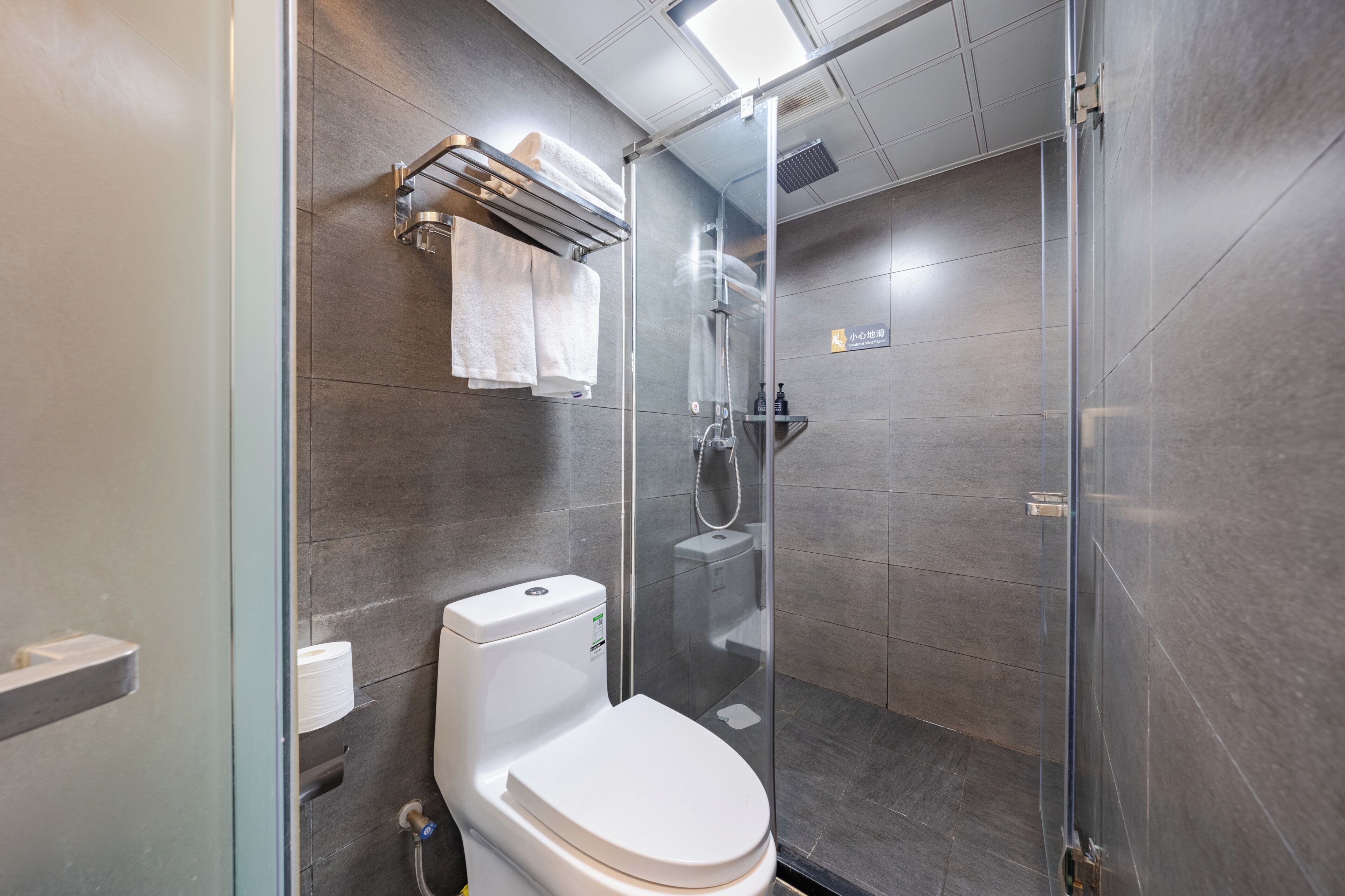 Superior Suite, Courtyard View | Bathroom