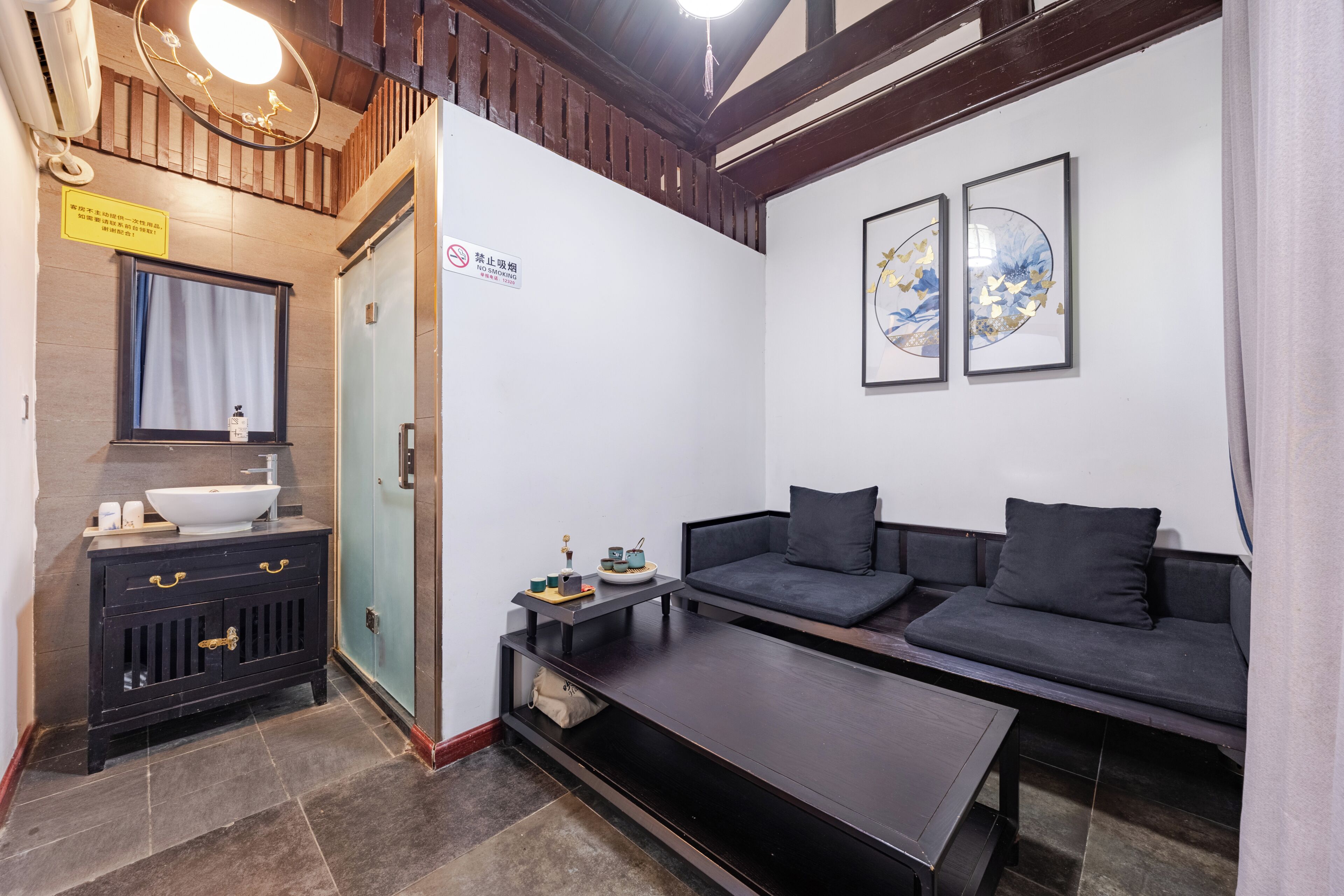 Superior Suite, Courtyard View | Living area | Printers