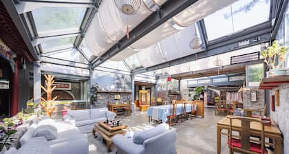 Beijing Junhefu Nanluoguxiang Yard Hotel