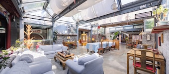Beijing Junhefu Nanluoguxiang Yard Hotel