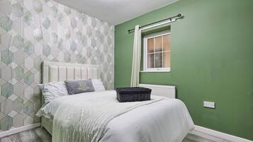 Iron/ironing board, WiFi, bed sheets
