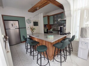 House, 3 Bedrooms, Smoking, Fireplace | Interior
