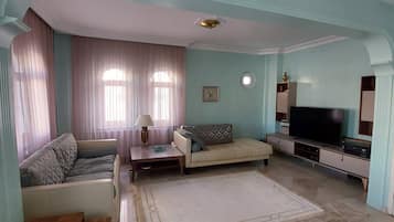 Casa, 3 habitaciones, para fumadores, chimenea | Sala de estar | Libros