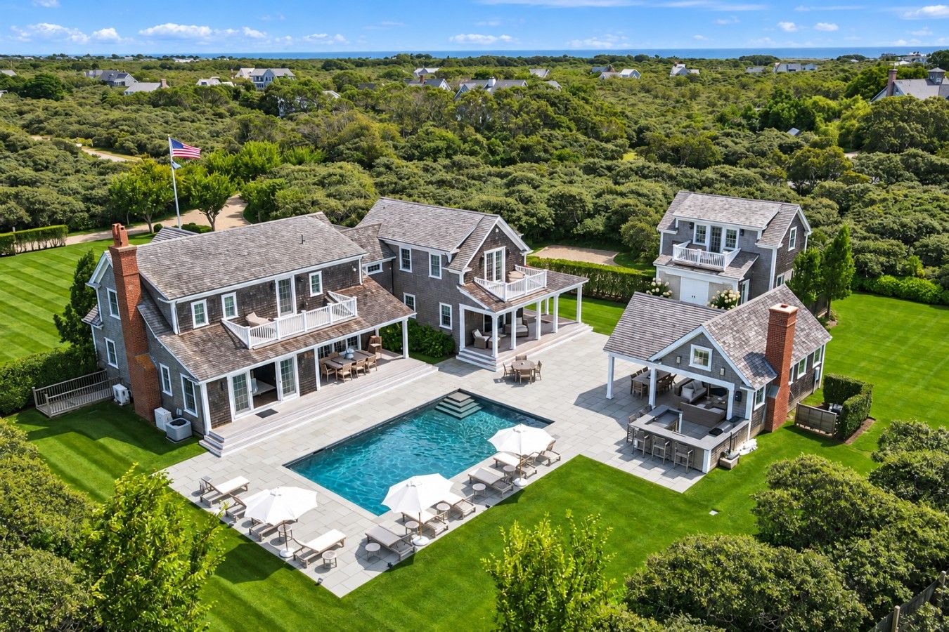 000 Main House, Pool, and Lawn