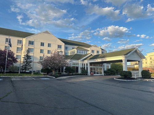 Arnot Grand Hotel & Suites
