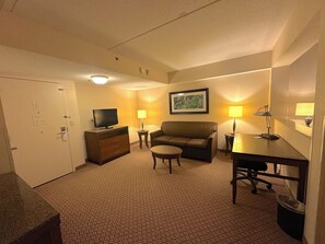 Deluxe Suite, 1 King Bed with Sofa bed, Non Smoking | Premium bedding, desk, laptop workspace, iron/ironing board - Arnot Grand Hotel & Suites (Horseheads)