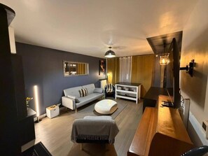 Living area - Charming Parisian Duplex in the Vibrant 19th Arrondissement (Paris)