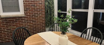 Cozy 2-bedroom perfect house in Dayton with air conditioning and backyard space