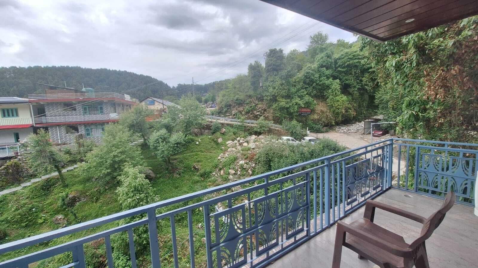 Deluxe-Zimmer, Balkon, Bergblick | Unterkunftsgelände