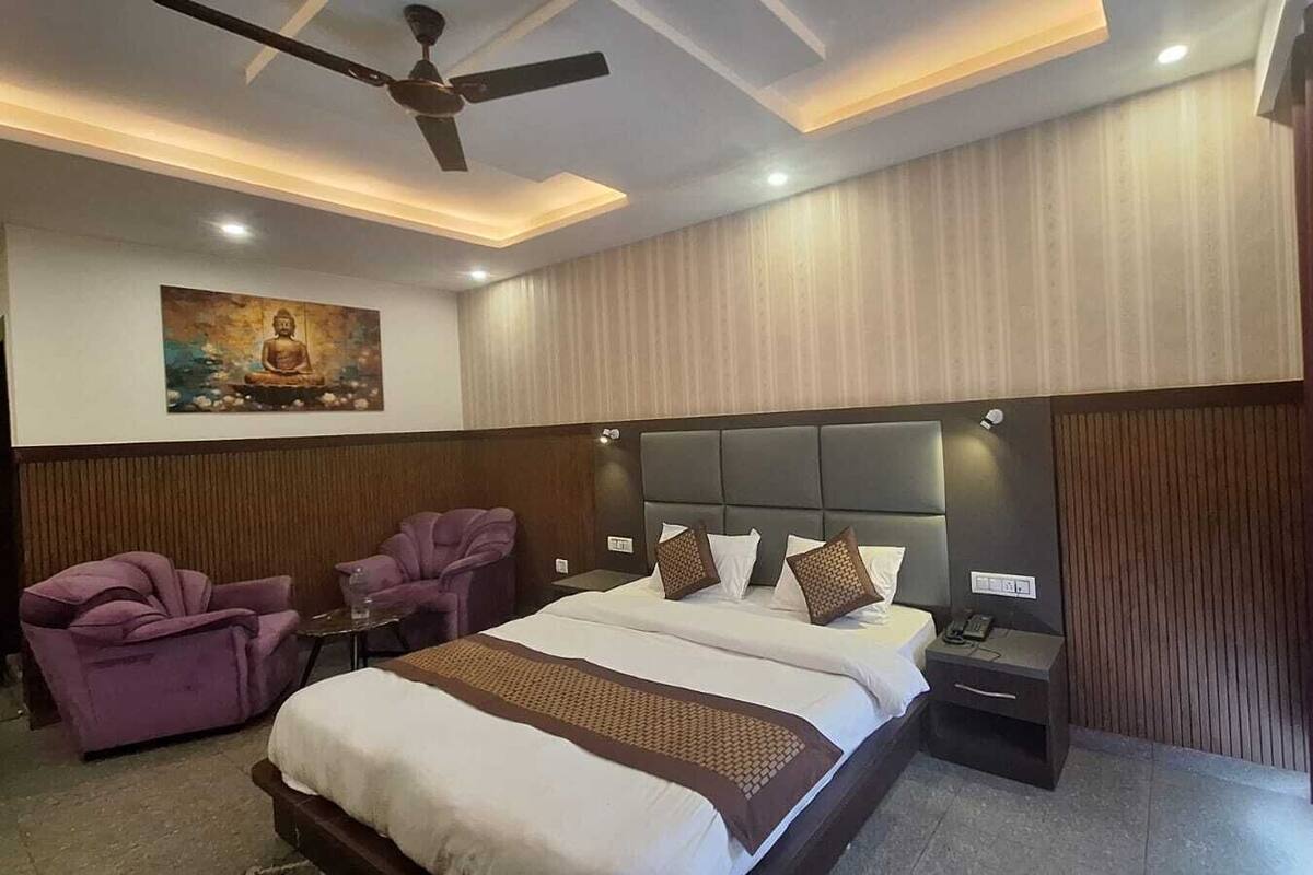 Deluxe Double Room, Balcony, Mountain View | Desk, laptop workspace, free WiFi