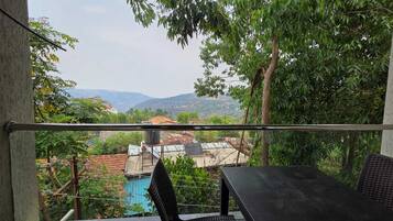 Superior Room, Mountain View | Outdoor dining
