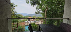 Superior-Zimmer, Bergblick | Speisen im Freien