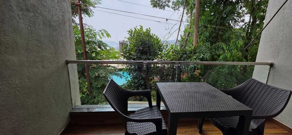Deluxe Double Room, Balcony | Outdoor dining