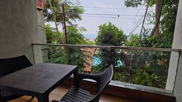 Deluxe Double Room, Balcony | Outdoor dining