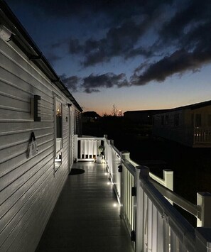 Terrace/patio - Primrose Valley Holiday Park - Holiday Accommodation 9833 (Filey)