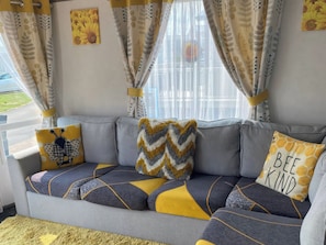 Living area - Primrose Valley Holiday Park - Holiday Accommodation 9833 (Filey)