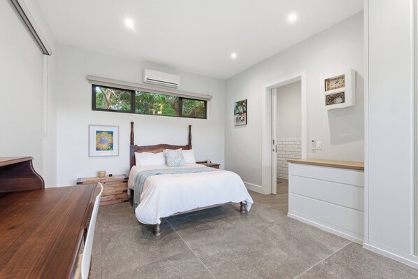 1 bedroom, iron/ironing board, Internet, bed sheets