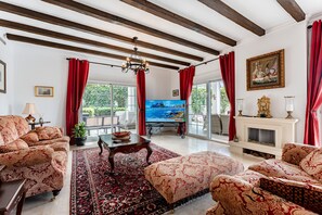 TV - Luxury 3BR Villa by Alhaurín Golf w/ Heated Pool REF011 (Alhaurín el Grande)