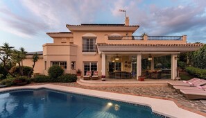A heated pool - Luxury 3BR Villa by Alhaurín Golf w/ Heated Pool REF011 (Alhaurín el Grande)