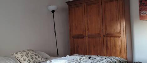 Fer et planche Ă repasser, Wi-Fi, draps fournis