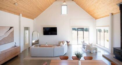 Farmhouse With Tamar River Views