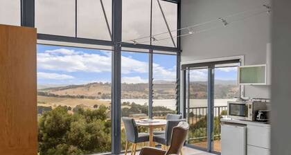 Stunning Vineyard & River Views