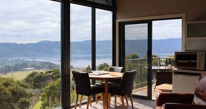 Stunning Vineyard & River Views
