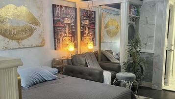 1 bedroom, WiFi (free), bed sheets