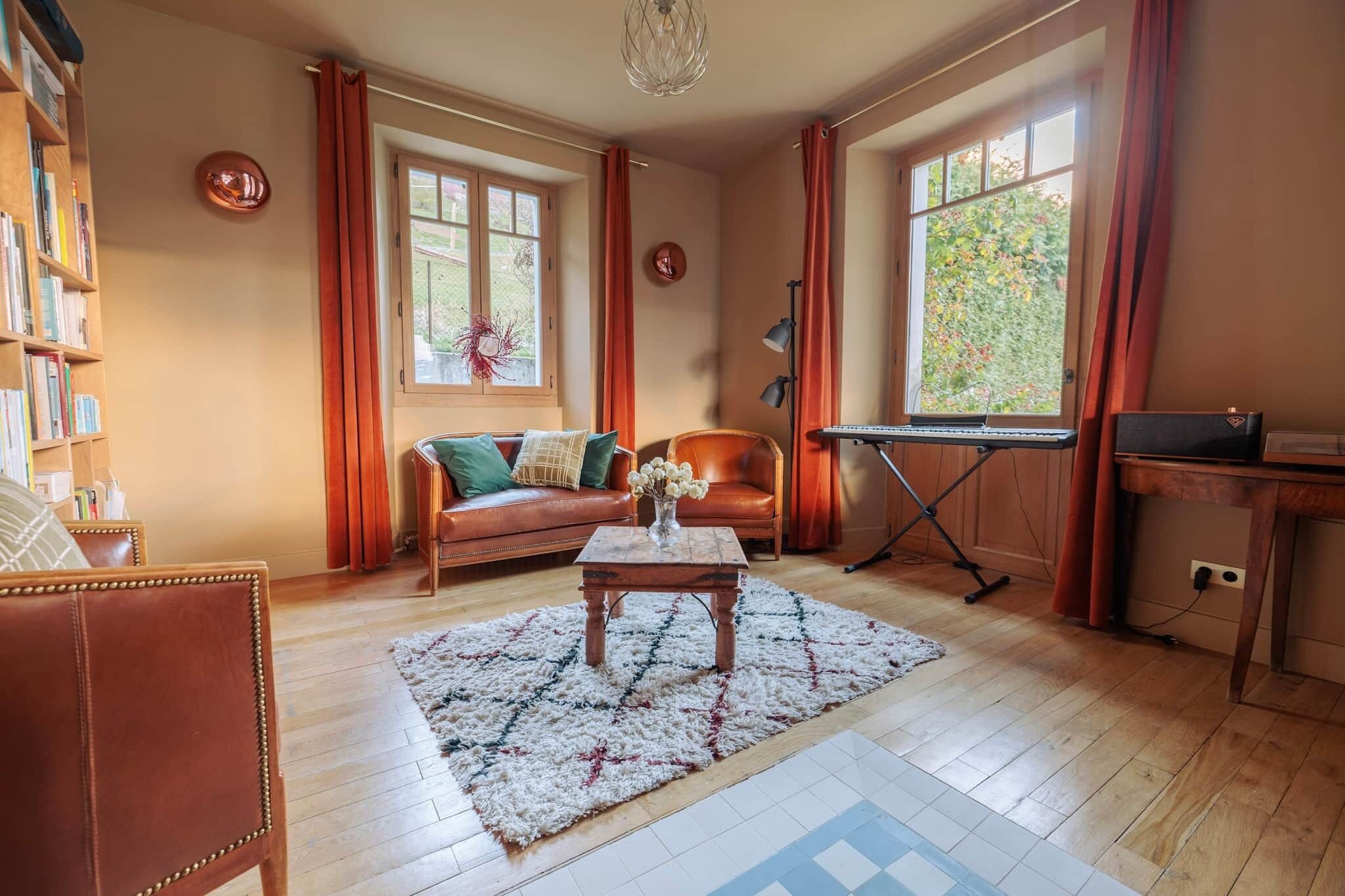 Fireplace, ping pong, stereo
