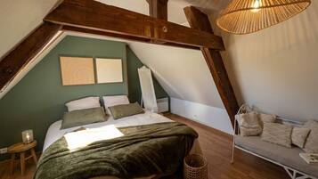 Iron/ironing board, WiFi, bed sheets