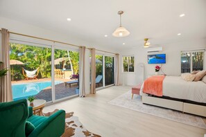 4 bedrooms, iron/ironing board, travel cot, WiFi - Tropical Oasis 3 blocks to beach-4 Bds-Large Pool-Arcade-Tiki Hut (Fort Lauderdale)