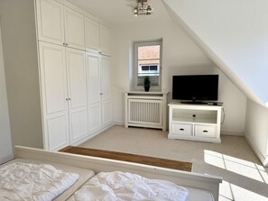 Iron/ironing board, WiFi - Favorite place - Modern house for 6 pers. with terrace, parking space, WLAN. (List auf Sylt)