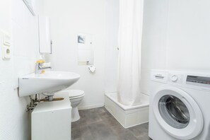 Shower, hair dryer, towels - fewo1846 - Smutje's bunk (Flensburg)