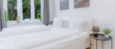 3 bedrooms, in-room safe, iron/ironing board, WiFi
