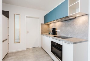 Fridge, microwave, oven, stovetop - MEERholung apartment 1.9 near the beach with balcony for max. 4 persons - MEERholung (Cuxhaven)