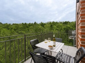 Outdoor dining - MEERholung FeWo 4.7 - Large penthouse apartment with 3 bedrooms for up to 9 people. (Cuxhaven)