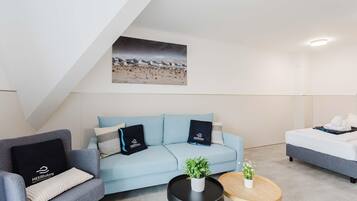 Fernseher, Tischtennisplatte