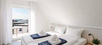 MEERholung Vacation Rental 4.2 – 2-Bedroom Penthouse Apartment with Rooftop Terrace -