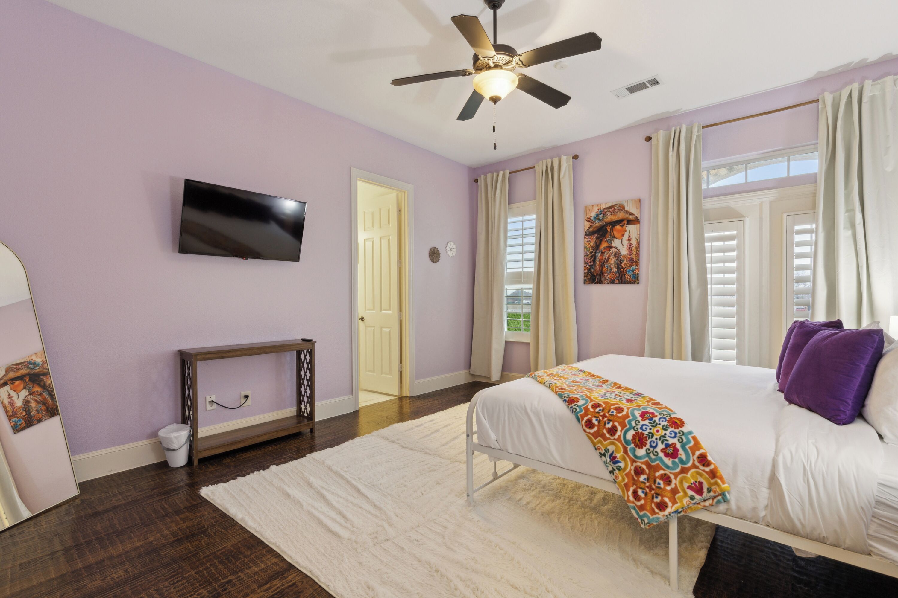 5 bedrooms, WiFi, bed sheets